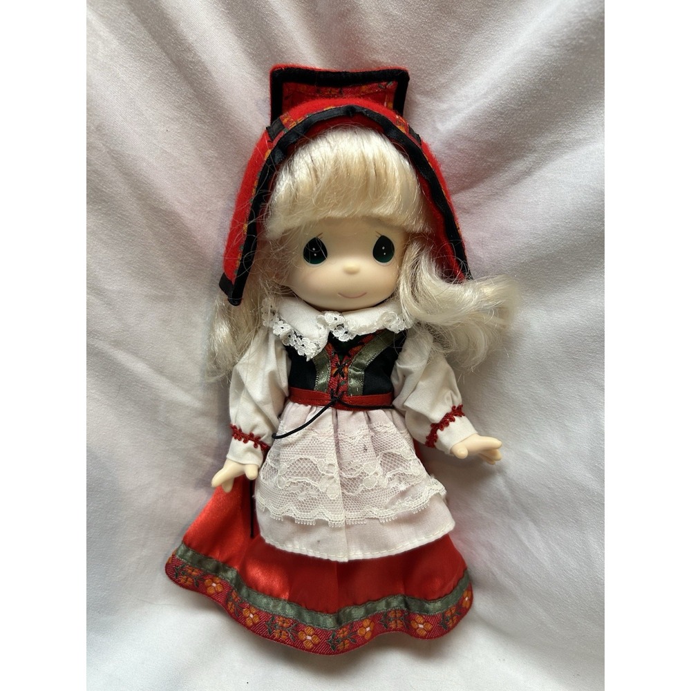 VTG 1996 Precious Moments Children of the World Ollie Norway Doll in Porcelain
